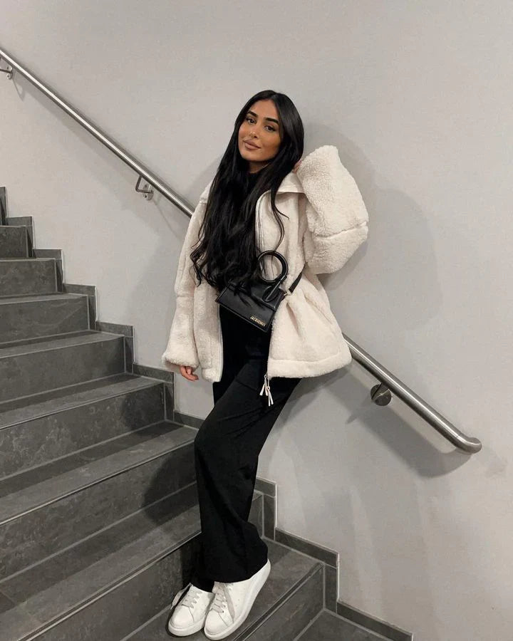 Olivia – Cozy Teddy Jacket