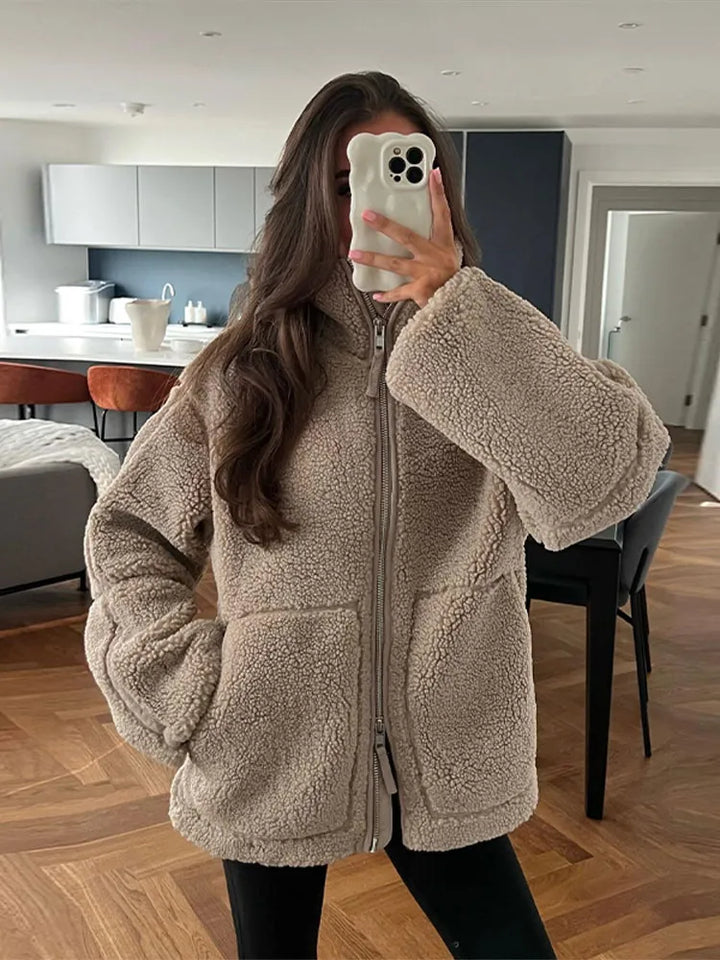 Olivia – Cozy Teddy Jacket