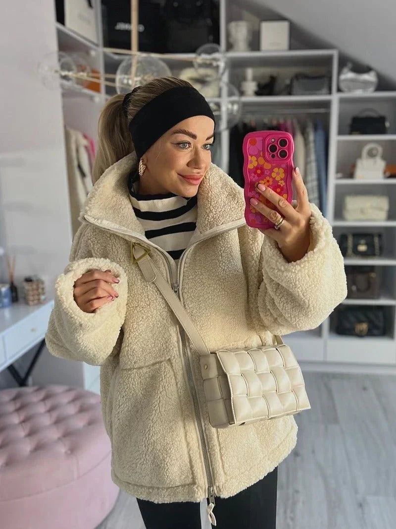 Olivia – Cozy Teddy Jacket